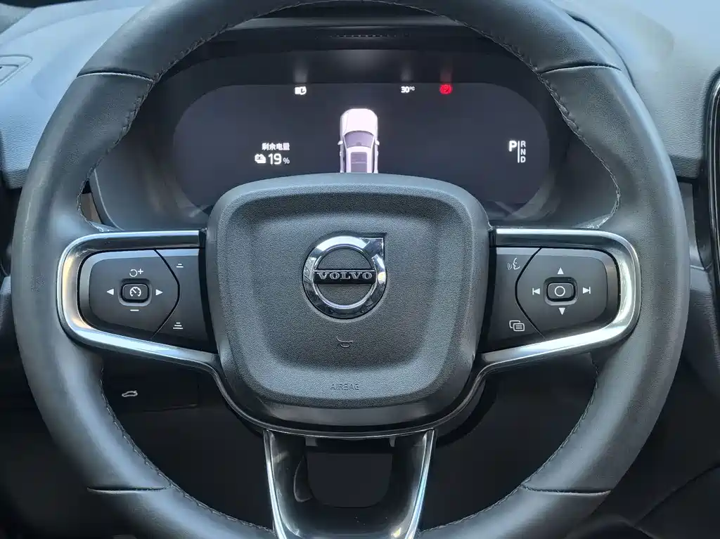 Volvo XC40 New Energy 2023 — фото 6