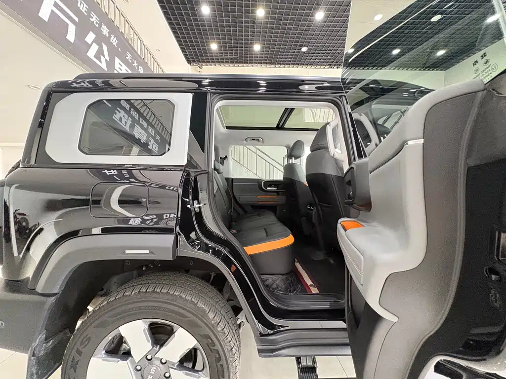 BAIC BJ40 Extended Range 2025 — фото 15