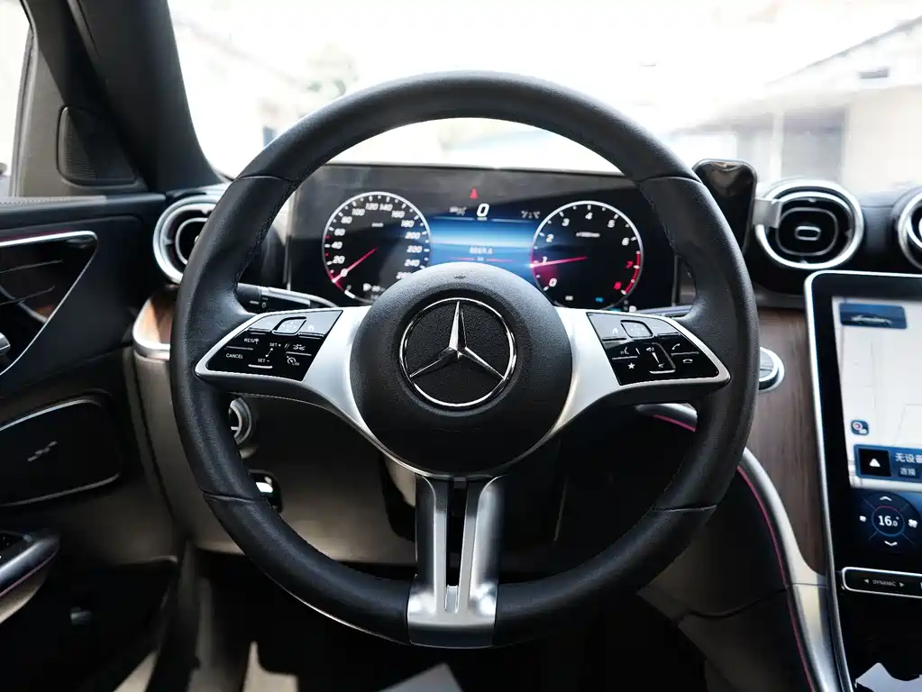 Mercedes-Benz C-Class 2024 — фото 10