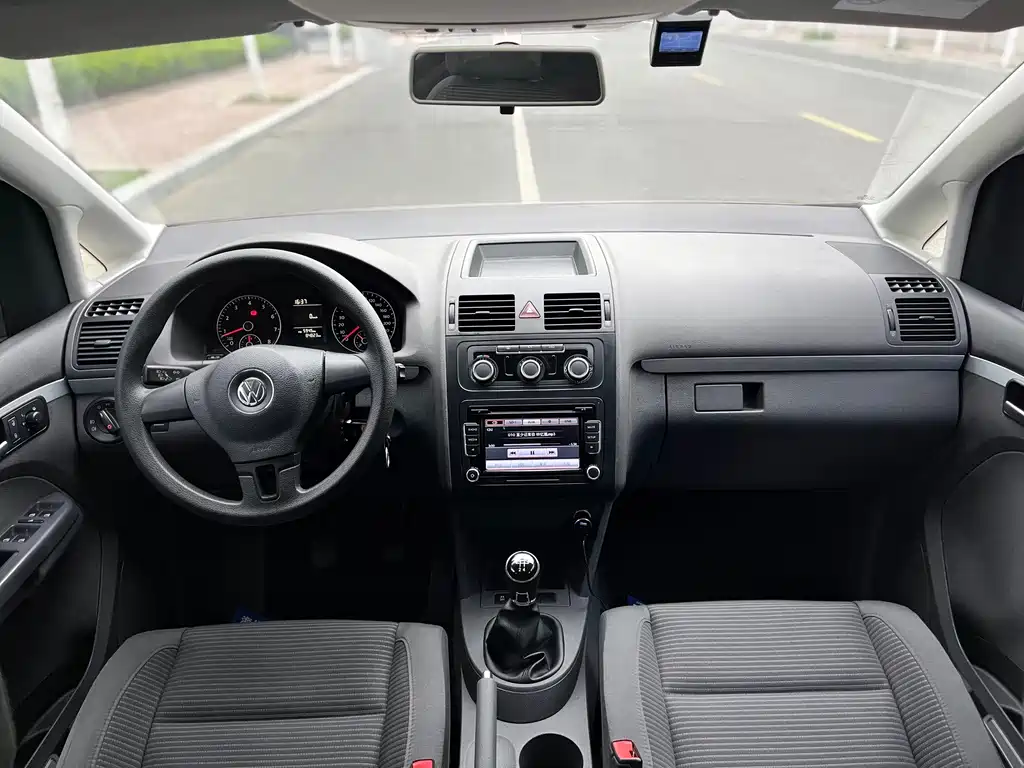 Volkswagen Touran 2018 — фото 11