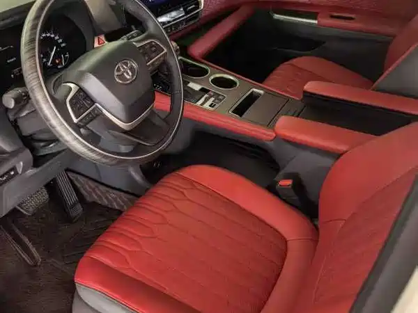 Toyota Sienna 2025