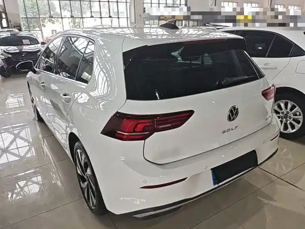 Volkswagen Golf 2025