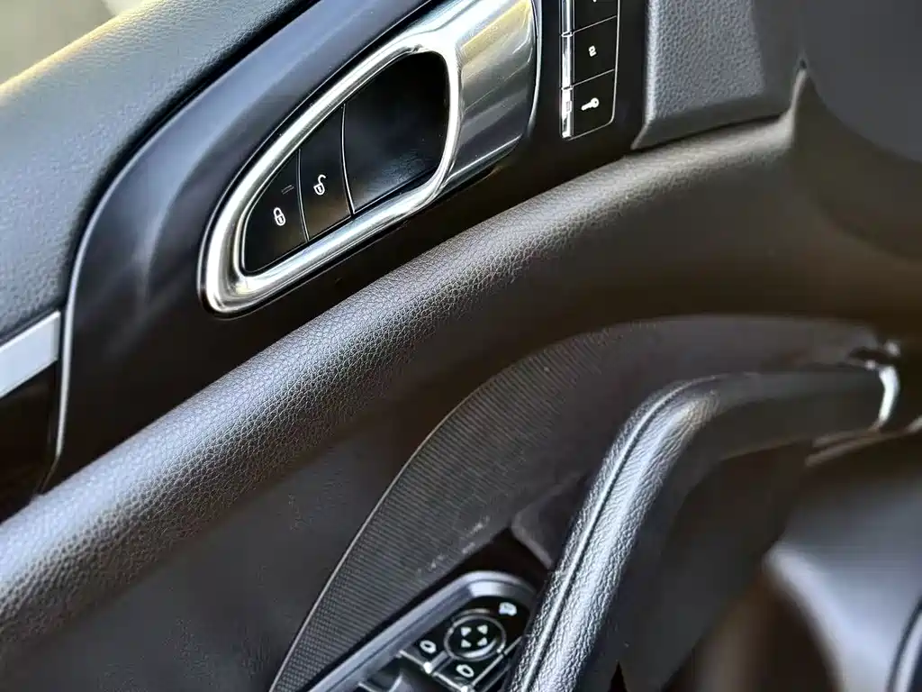 Porsche Cayenne 2017 — фото 15