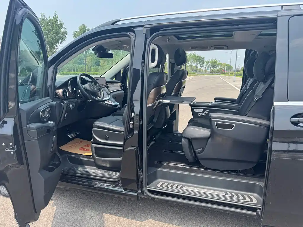 Mercedes-Benz V-Class 2020 — фото 19