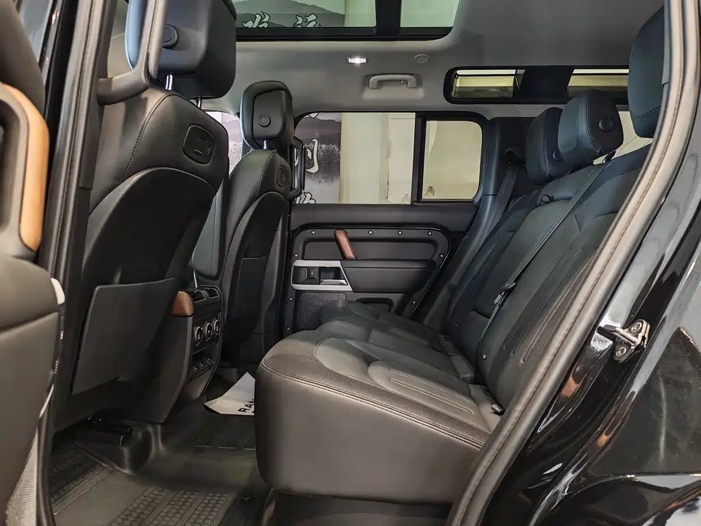 Land Rover Defender 2022 — фото 15