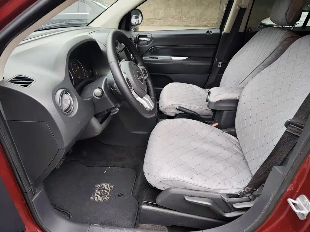 Jeep Compass 2013 — фото 10