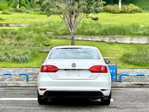 Volkswagen Sagitar 2014