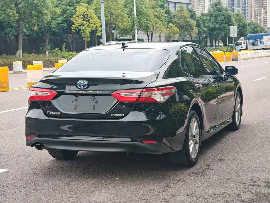 Toyota Camry 2021 — фото 9