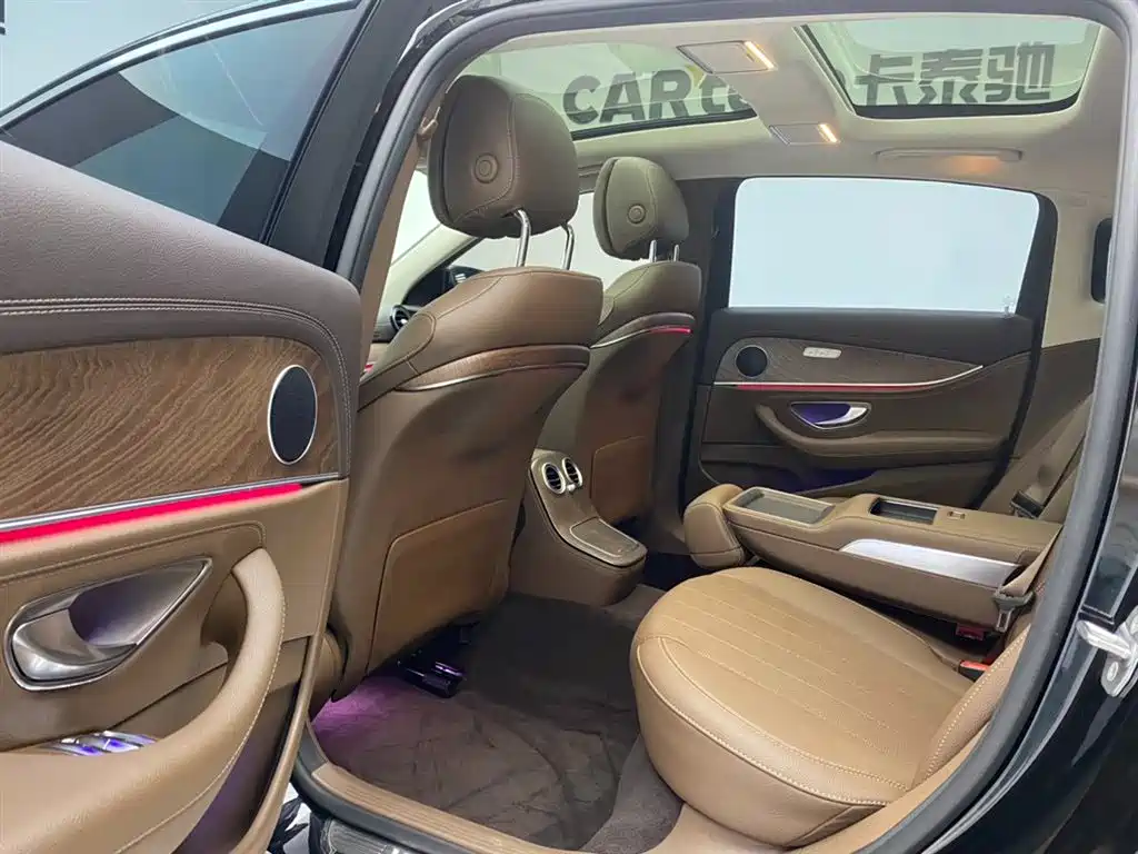 Mercedes-Benz E-Class 2023 — фото 19
