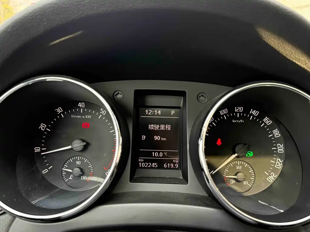 Skoda Yeti 2014 — фото 12