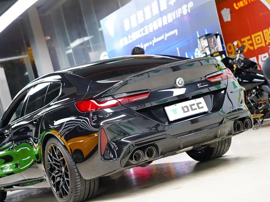 BMW M8 2022