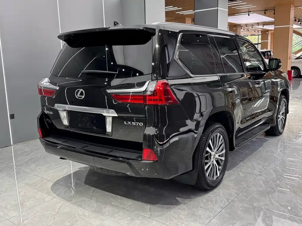 Lexus LX 2017 — фото 9