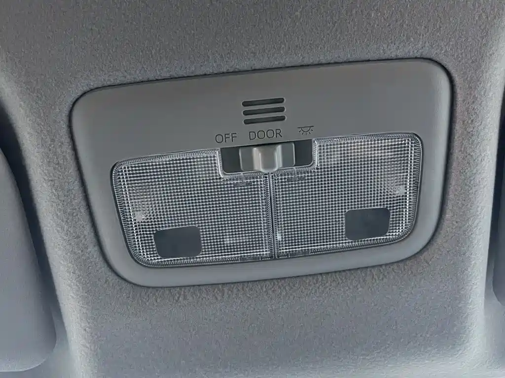 Toyota Yaris L 2023 — фото 22