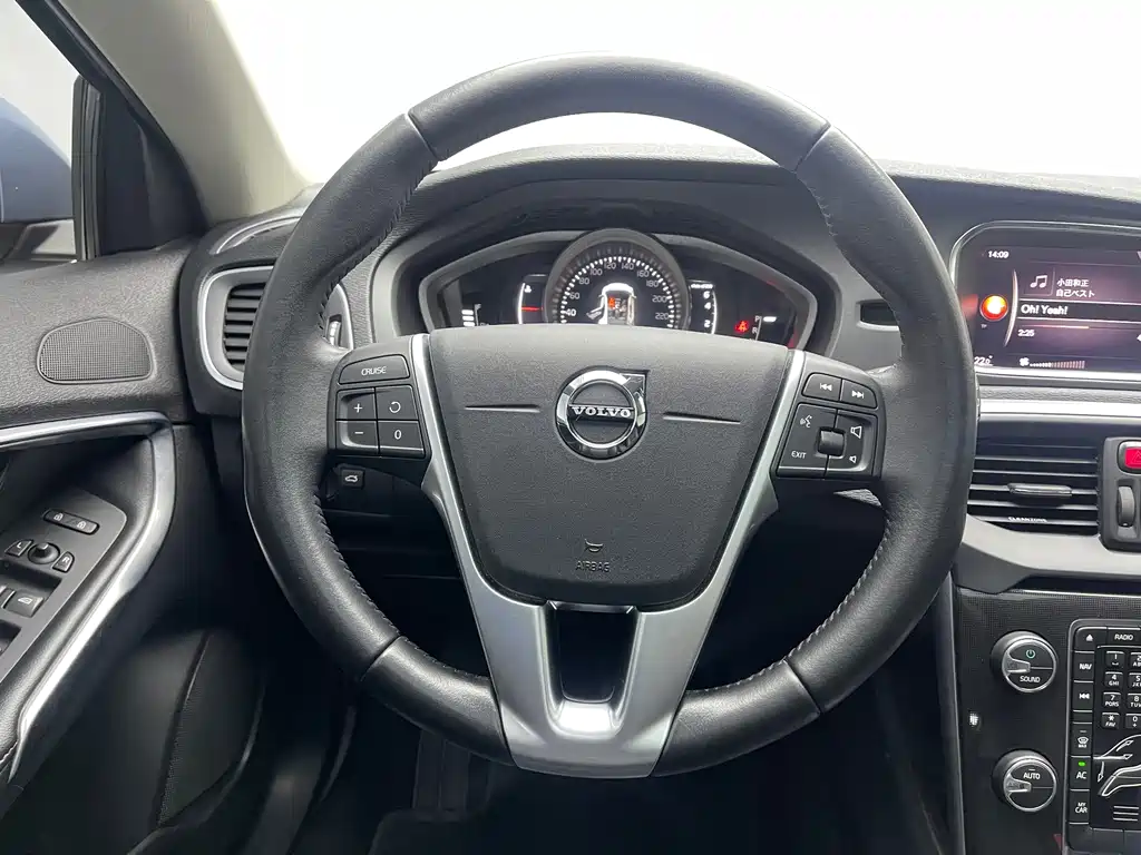 Volvo V40 2019 — фото 12