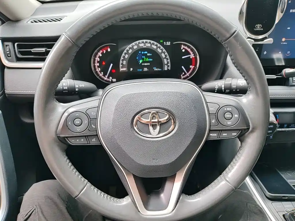 Toyota RAV4 2021 — фото 11