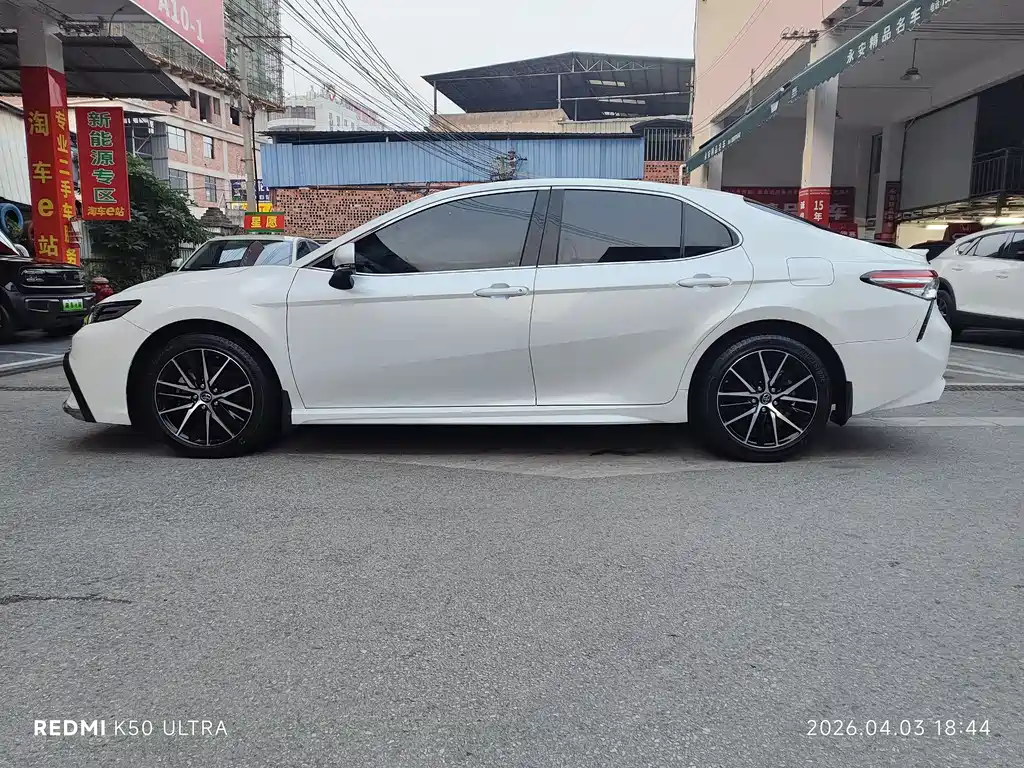 Toyota Camry 2021 — фото 8