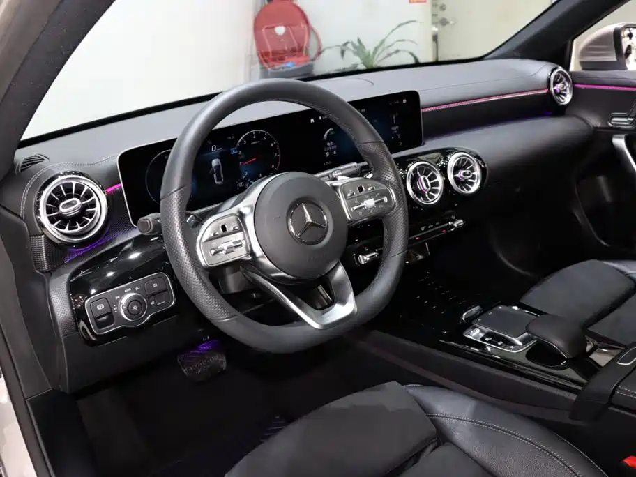 Mercedes-Benz A-Class 2019 — фото 10