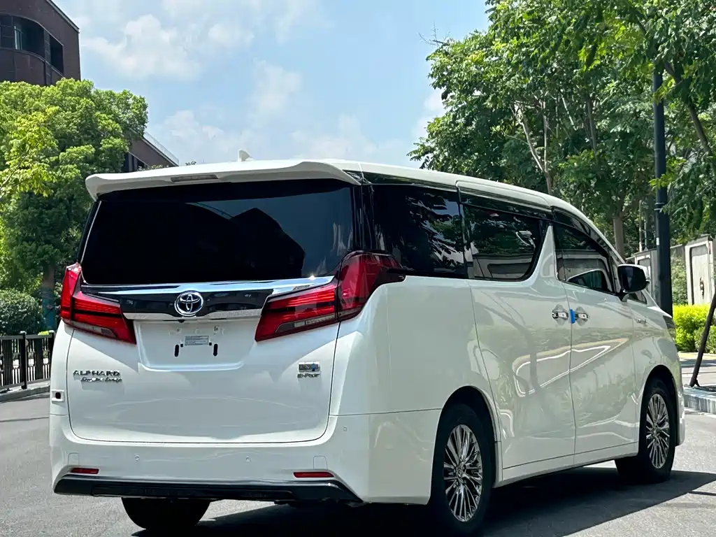 Toyota Alphard 2022 — фото 7