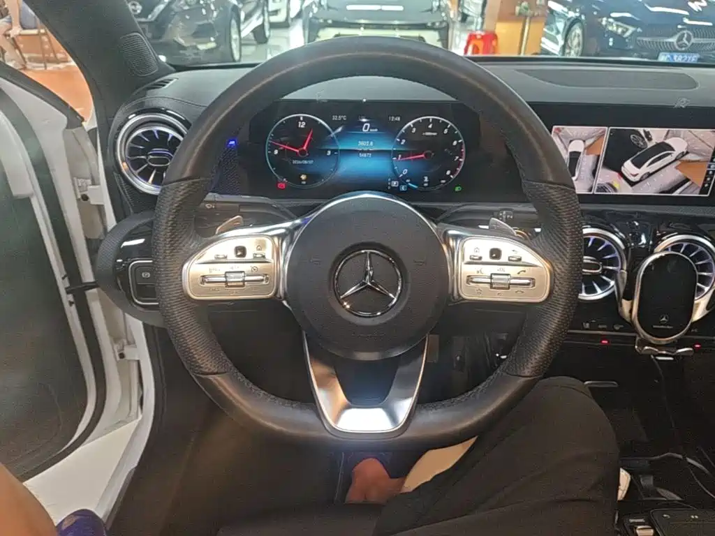 Mercedes-Benz A-Class 2022 — фото 11