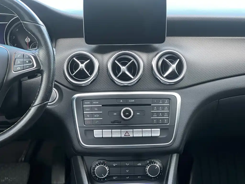 Mercedes-Benz GLA 2017 — фото 12