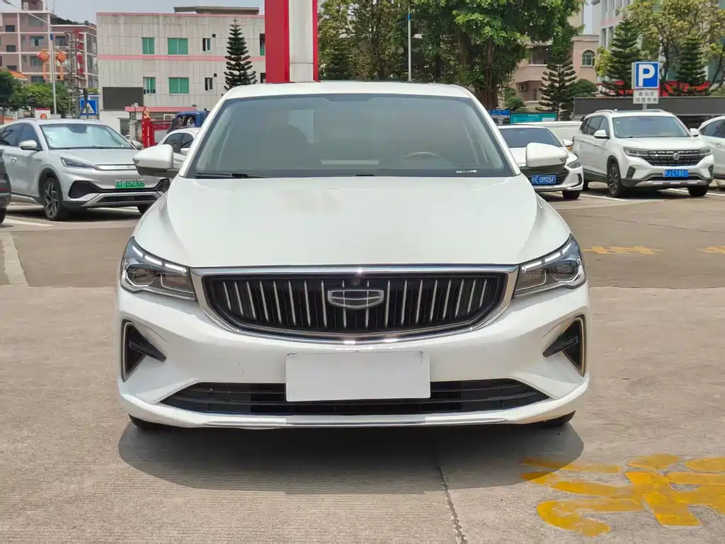 Geely Emgrand 2021
