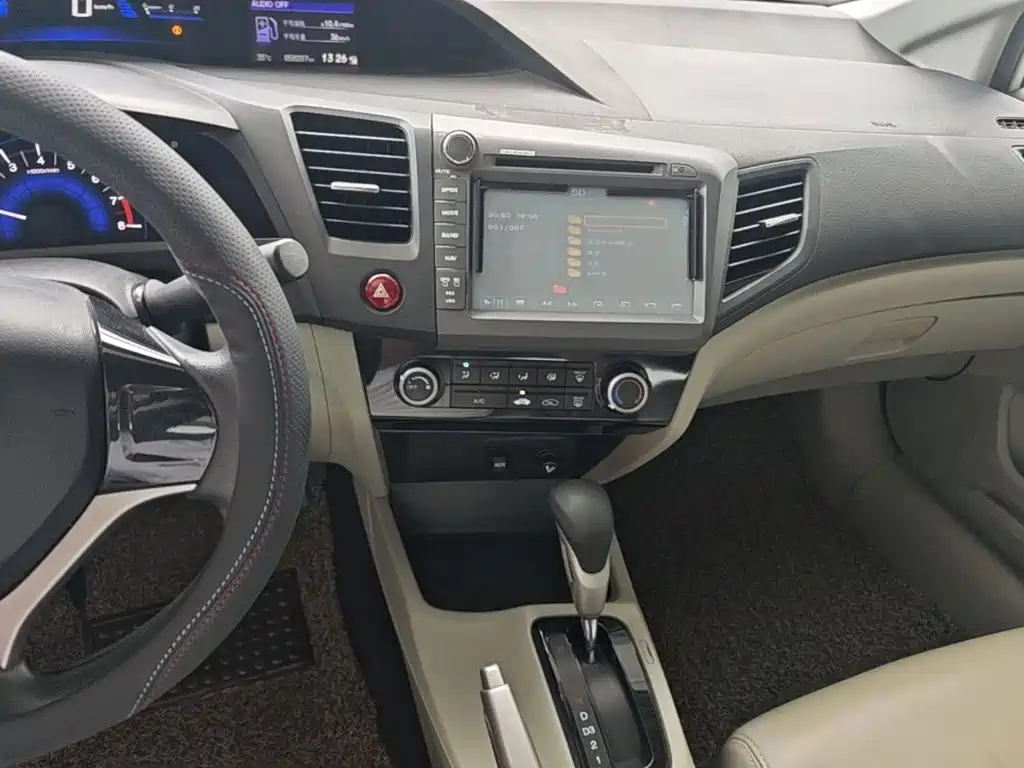 Honda Civic 2014 — фото 10