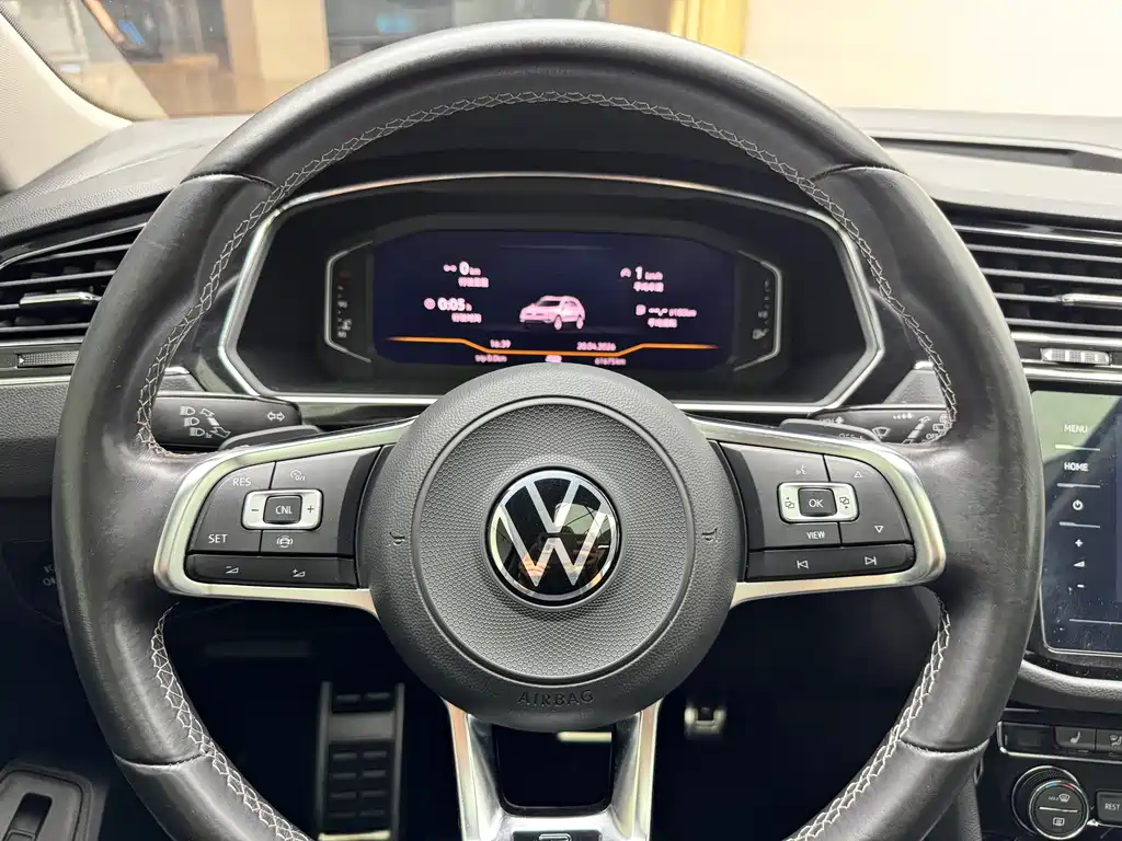Volkswagen Tiguan L 2021 — фото 11