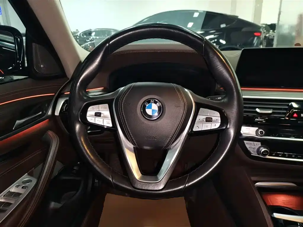 BMW 5 Series New Energy 2020 — фото 8