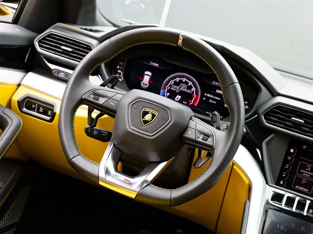 Lamborghini Urus 2019 — фото 16