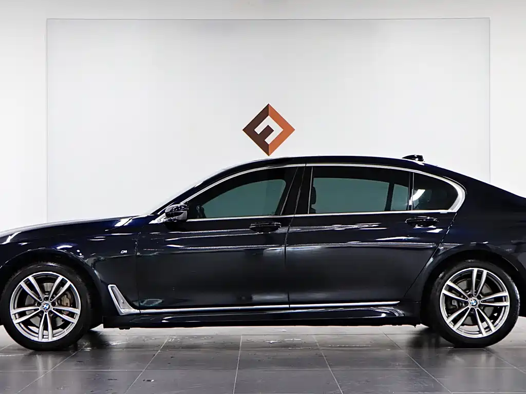 BMW 7 Series 2018 — фото 7