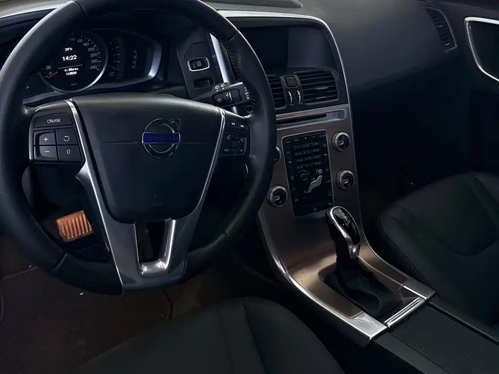 Volvo XC60 2016 — фото 10