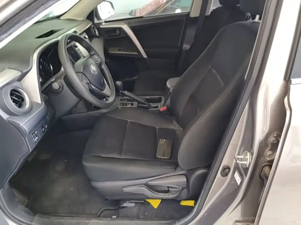 Toyota RAV4 2019 — фото 15