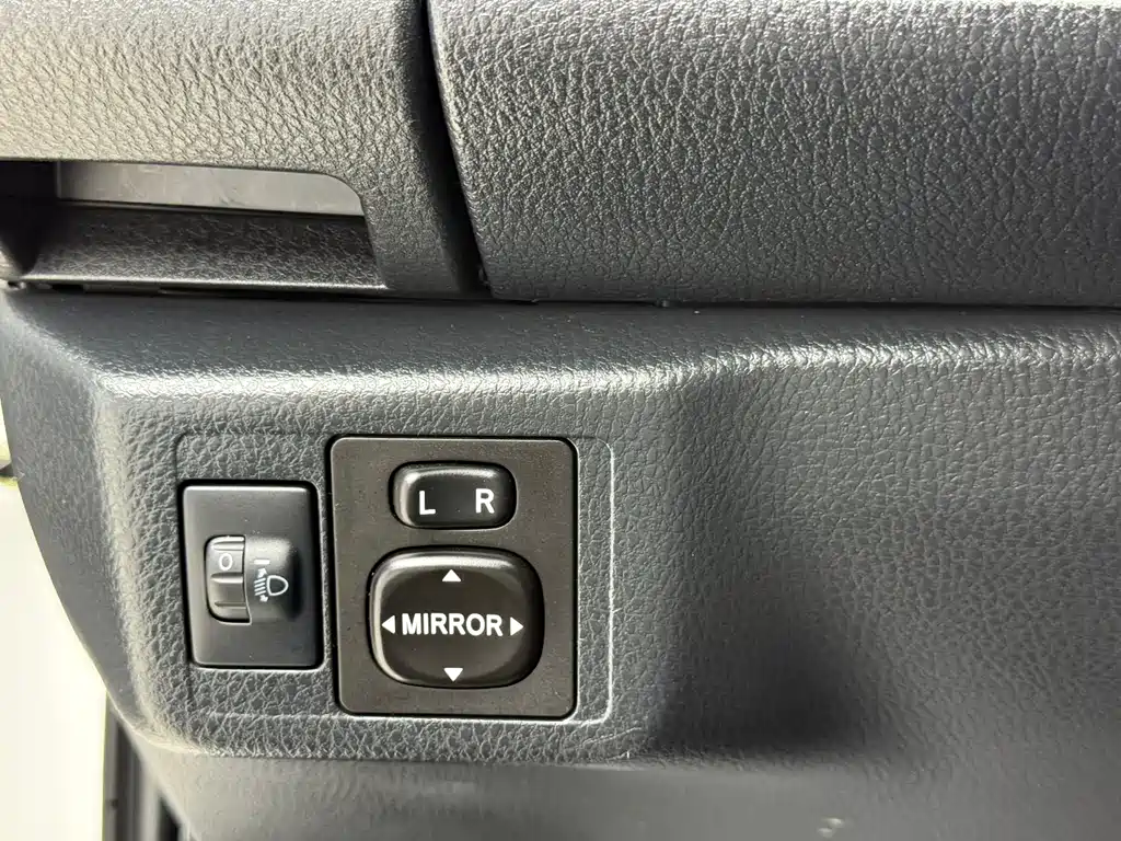 Toyota Yaris L 2022 — фото 17