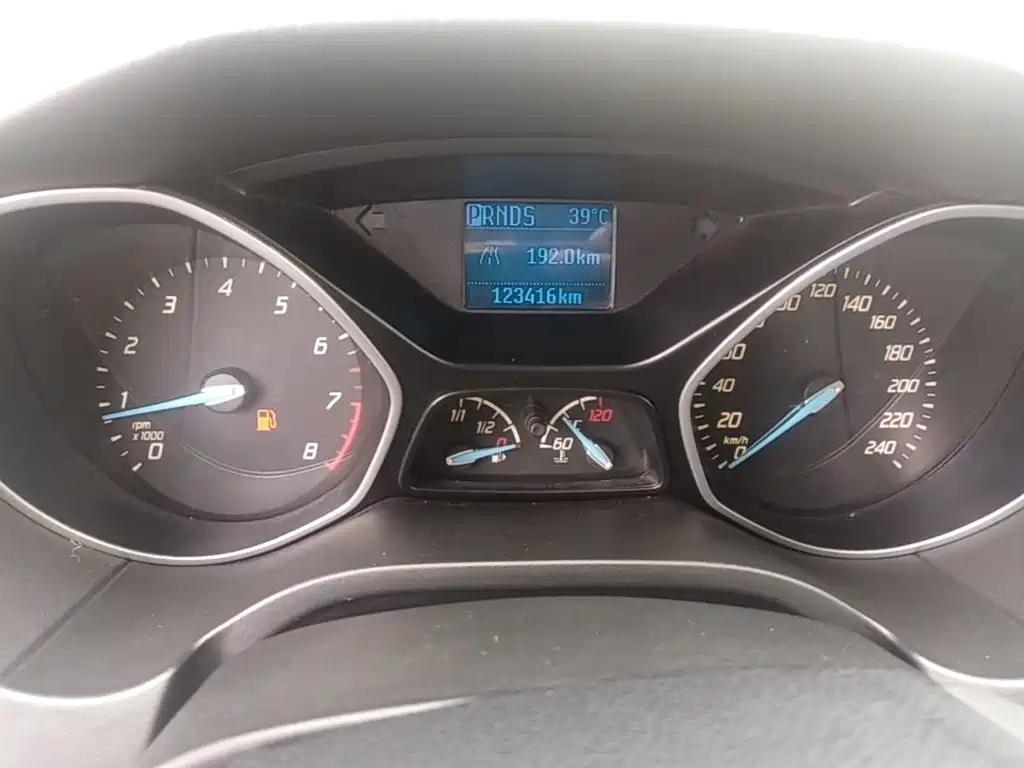 Ford Focus 2015 — фото 12