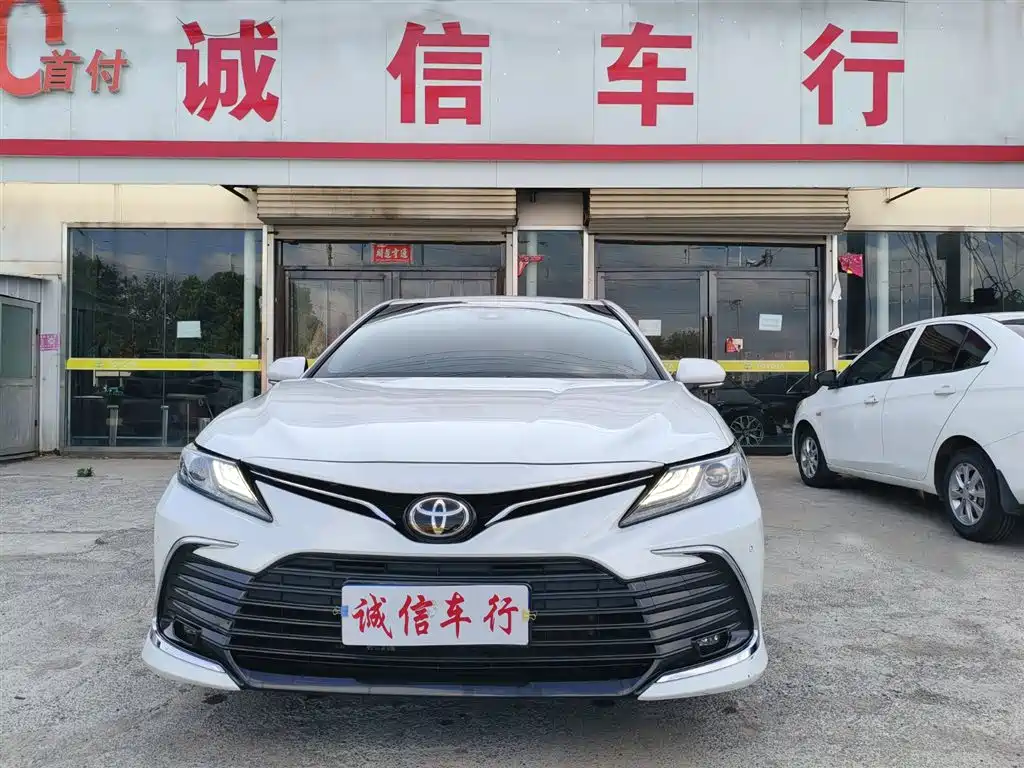 Toyota Camry 2023 — фото 2