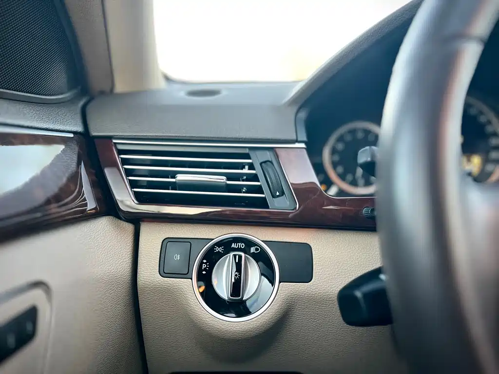 Mercedes-Benz E-Class 2012 — фото 22