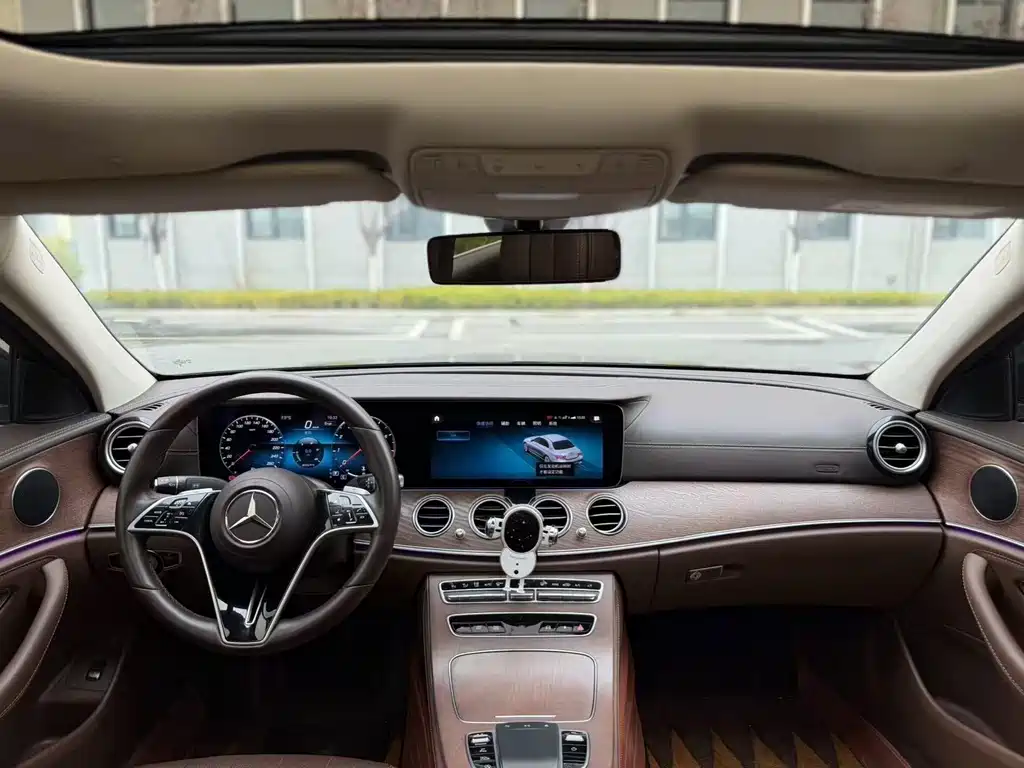 Mercedes-Benz E-Class 2023 — фото 6