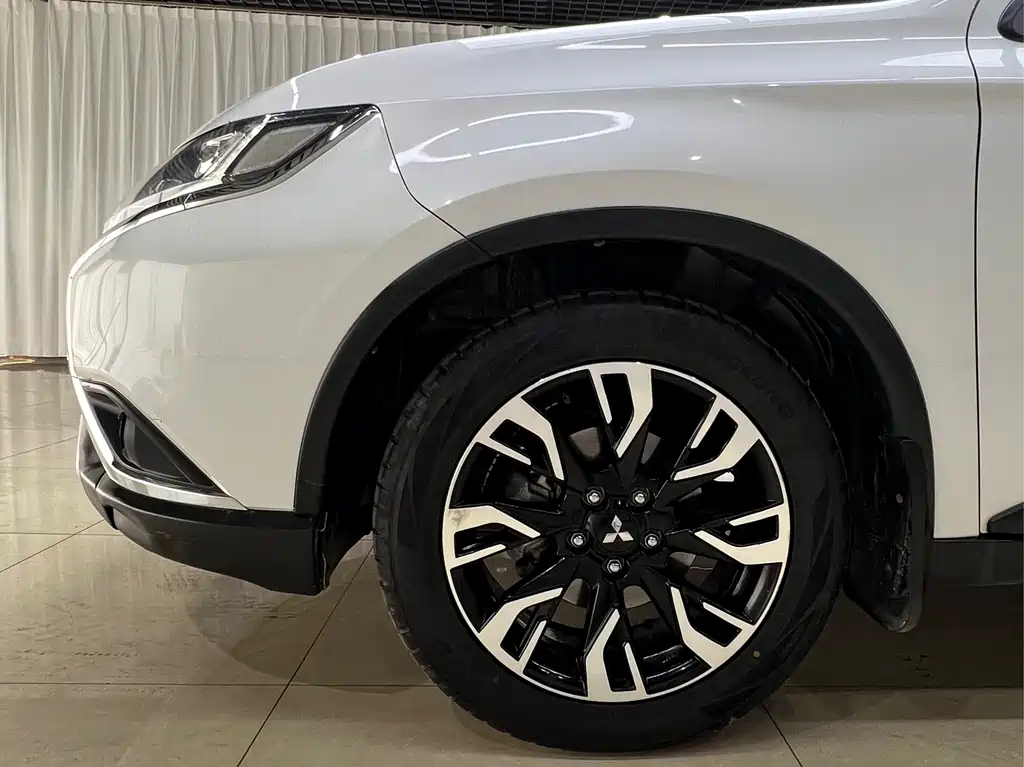 Mitsubishi Outlander 2019 — фото 22