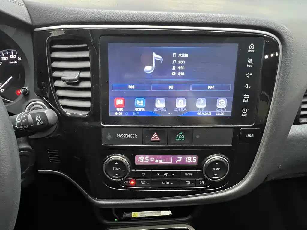 Mitsubishi Outlander 2019 — фото 15