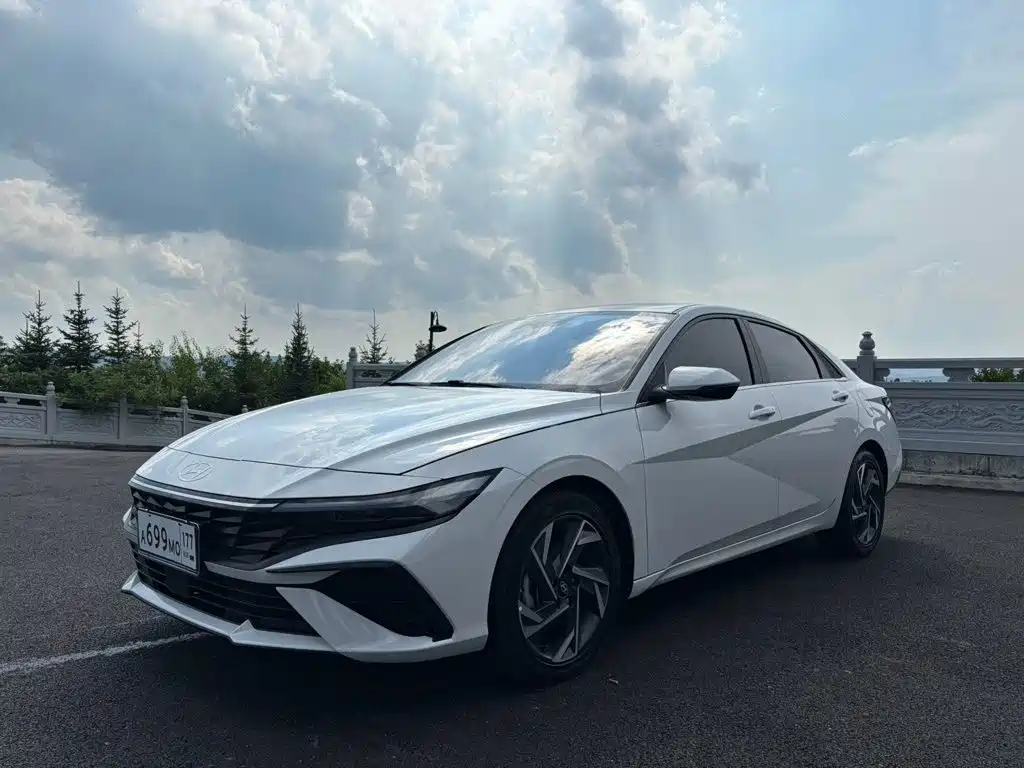 Hyundai Elantra 2024