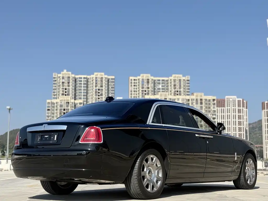 Rolls-Royce Ghost 2018 — фото 11