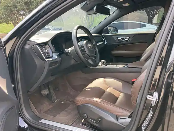 Volvo S60 2025