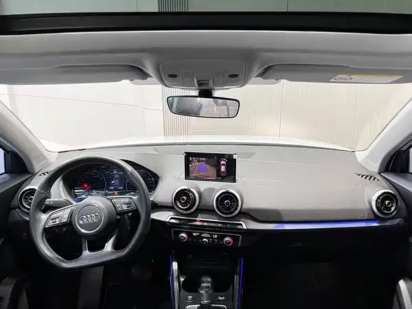 Audi Q2L 2023