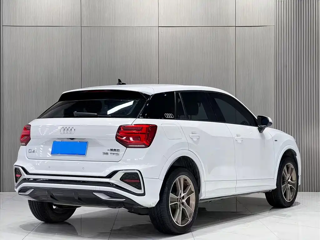 Audi Q2L 2023 — фото 12