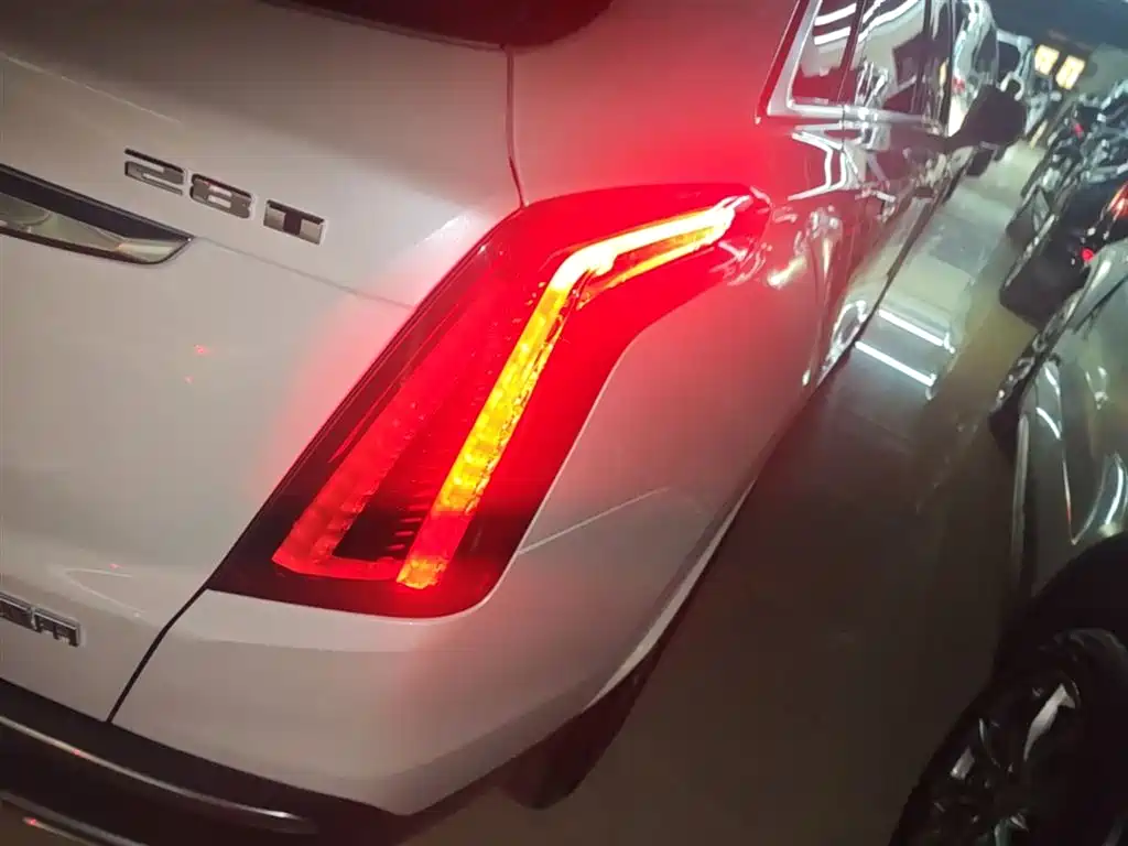 Cadillac XT5 2021 — фото 8