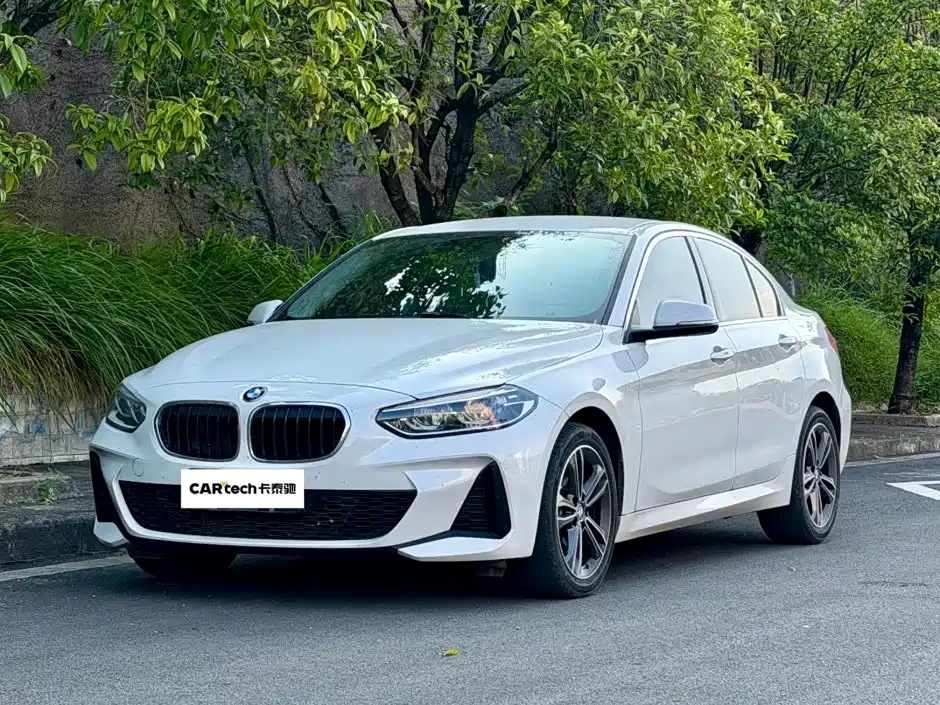 BMW 1 Series 2022 — фото 1