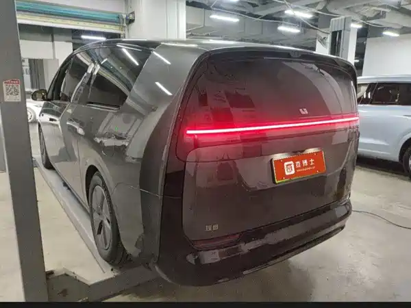Li Auto MEGA 2025