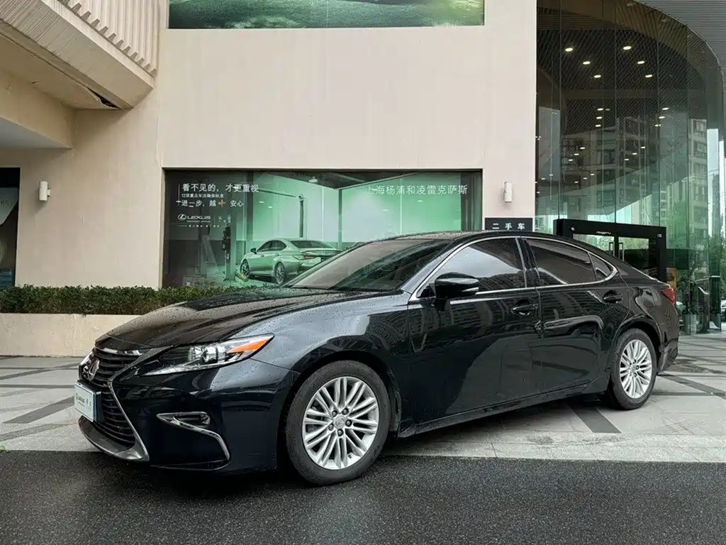 Lexus ES 2017 — фото 1