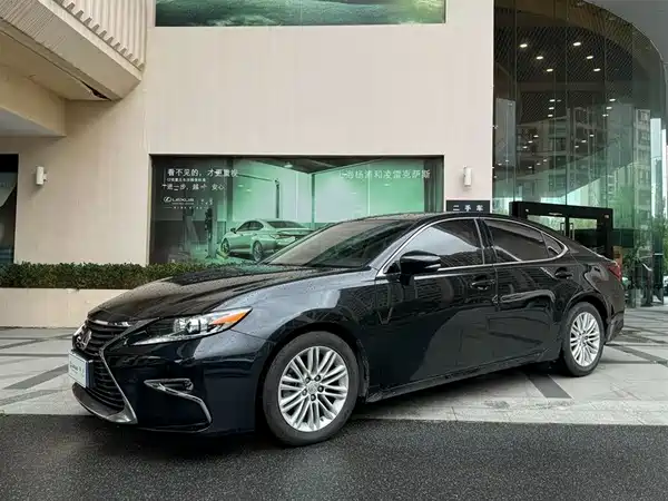 Lexus ES 2017