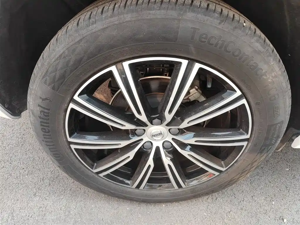 Volvo XC60 2020 — фото 26